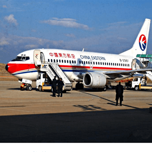 白山机场快递航空快运业稳步发展的原因是什么？